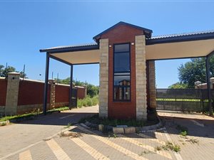 1000 m² Land available in Eldoraigne