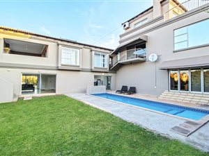6 Bed House in Mooikloof Equestrian Estate