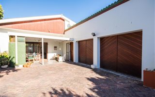 3 Bedroom House in Gordons Bay Central