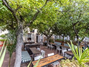 104 m² Retail Space in Gardens
