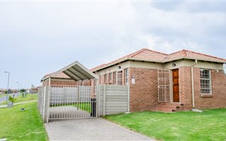 2 Bedroom House in The Reeds