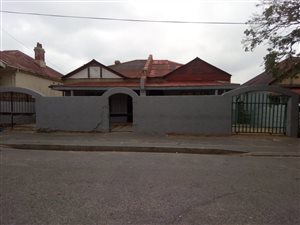 10 Bed House in Malvern