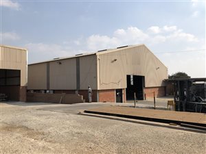 744 m² Industrial space in Chloorkop