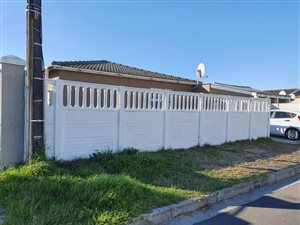 3 Bed House in Grassy Park