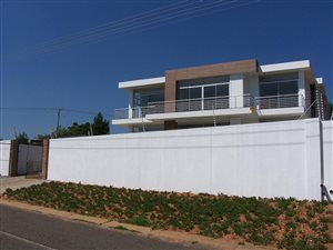 5 Bed House in Waterkloof Heights