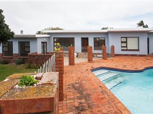 4 Bed House in Charlo