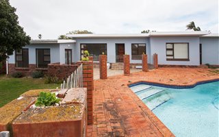 4 Bedroom House in Charlo