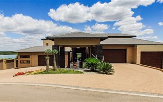 4 Bedroom House in Sable Hills Waterfront Estate