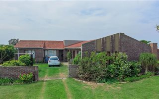 4 Bedroom House in Overbaakens