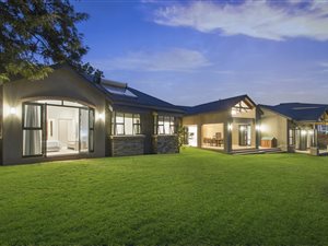 5 Bed House in Fourways Gardens