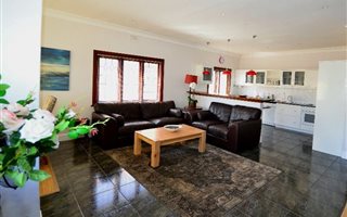 2 Bedroom Apartment in Bantry Bay