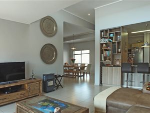 3 Bed Apartment in Oaklands