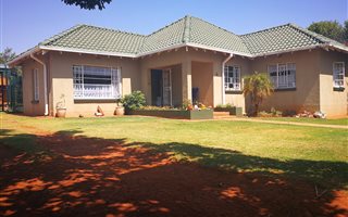 3 Bedroom House in Rhodesfield