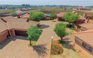 3 Bedroom Cluster in Henley on Klip