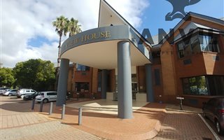 184 m² Office Space in Constantia Kloof