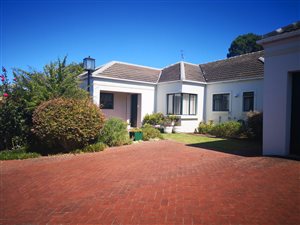 2 Bedroom House in Onder Papegaaiberg