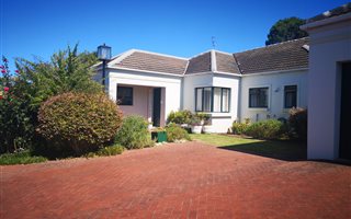 2 Bedroom House in Onder Papegaaiberg