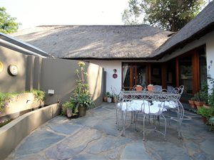 2 Bedroom Garden Cottage in Chartwell