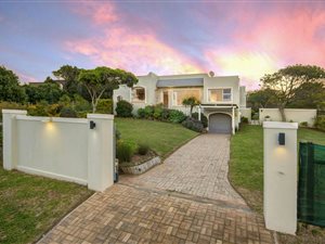 5 Bedroom House in Kenton-on-Sea