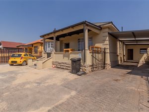 5 Bed House in Springs Central