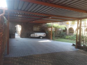 6 Bed House in Dorandia