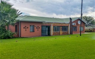 1742 ha Farm in Hopetown