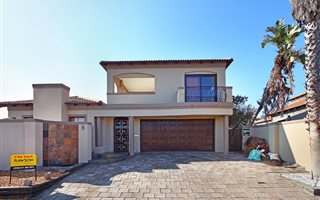4 Bedroom House in Big Bay