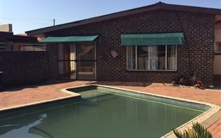 1 Bedroom Garden Cottage in Allen Grove