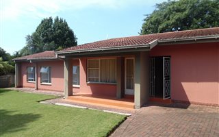 3 Bedroom House in Schuinshoogte