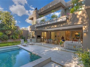 5 Bed Cluster in Melrose Estate