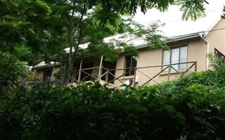 2 Bedroom Garden Cottage in Forest Hills