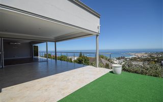 3 Bedroom Penthouse in Camps Bay