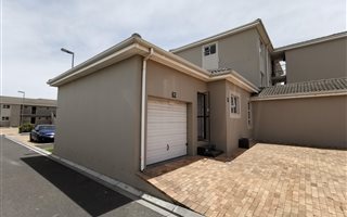2 Bedroom Apartment in Burgundy Estate