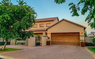 4 Bedroom House in Raslouw Manor