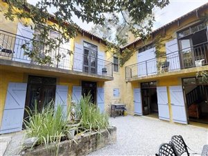 10 Bedroom House in Carlswald Estate