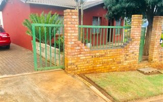 3 Bedroom House in Panorama Gardens
