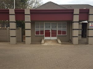 290 m² Office Space in Three Rivers