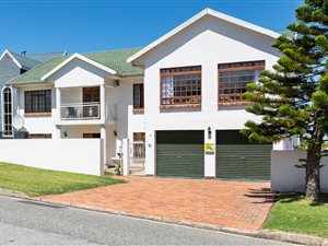 6 Bed House in Herolds Bay