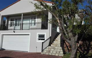 3 Bedroom House in Helderberg Estate