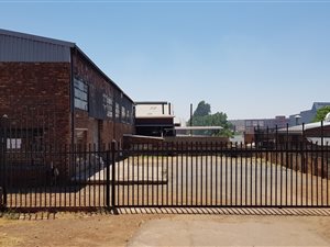 400 m² Commercial space in Monavoni