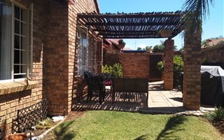 2 Bedroom Simplex in Faerie Glen