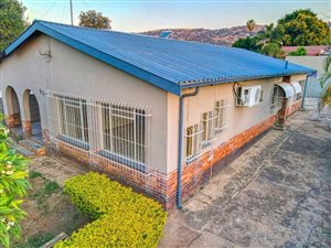 9 Bed House in Claremont