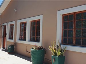 7 Bed House in Oudtshoorn Central