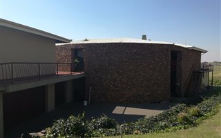 2 Bedroom Apartment in Bankenveld