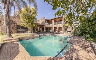 4 Bedroom House in Douglasdale
