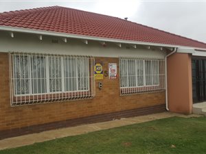 3 Bed House in Robertsham