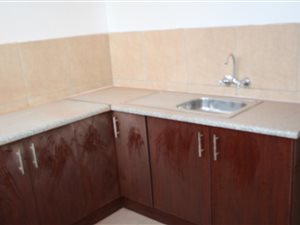 2 Bed Apartment in Troyeville