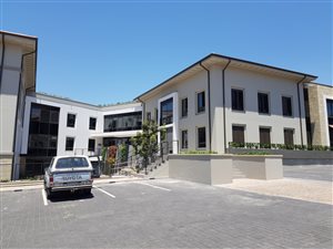 740 m² Office Space in Fourways