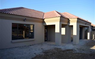 4 Bedroom House in Mandela View
