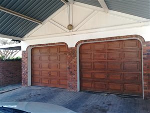 5 Bedroom House in Rooihuiskraal